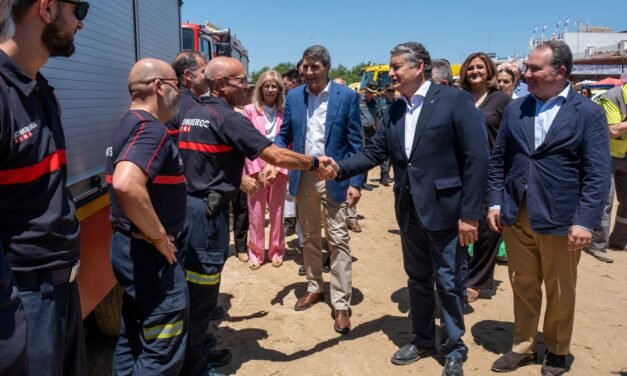 La Diputación despliega un centenar de bomberos en los caminos y la aldea