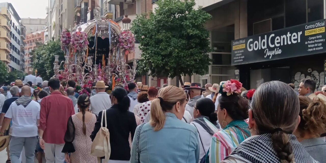 Emigrantes parte hacia El Rocío con la comitiva «más multitudinaria» de su historia