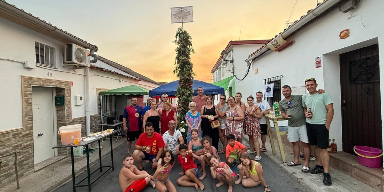 El Campillo celebra la noche de San Juan con sus tradicionales pirulitos