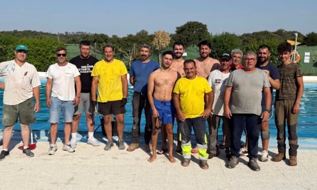 Ayuntamiento y vecinos se unen para reparar la piscina municipal de Higuera de la Sierra