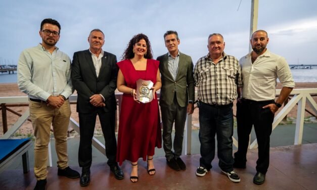 Un emotivo pregón de Toñi Alfonso abre la LI Semana Náutica Internacional Colombina