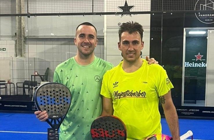 El nervense Alejandro Anguera llega a la cima del pádel en Huelva