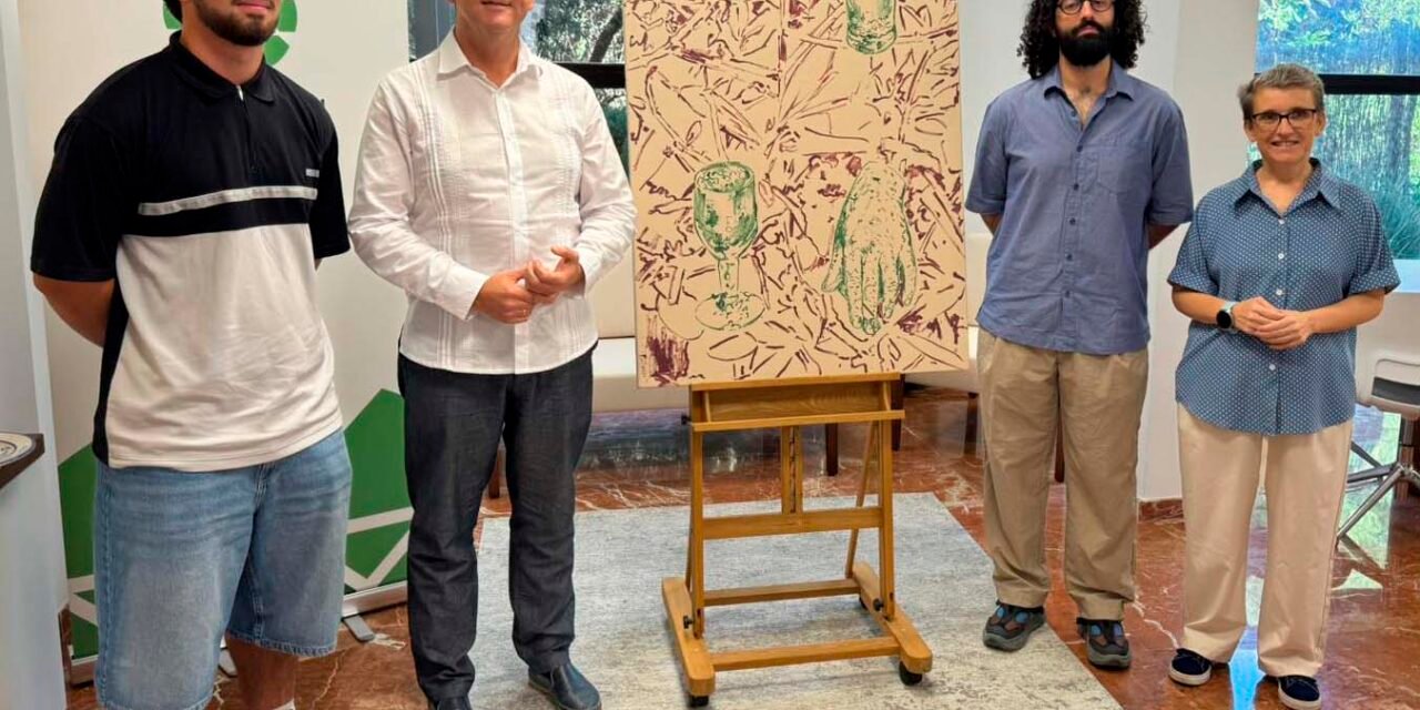 Eladio Aguilera deposita en La Rábida sus ‘Manos amantes sobre la tumba de Brassai’