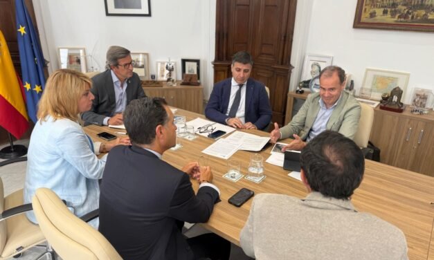 Ayuntamiento y Junta abordan las necesidades energéticas de los grandes proyectos urbanísticos