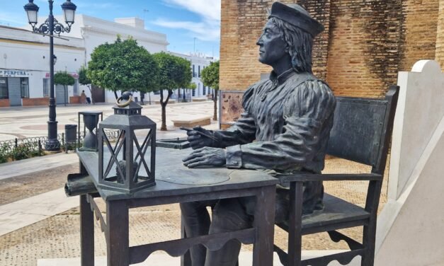 Una estatua de Pedro Alonso Niño enriquece el recorrido turístico de Moguer