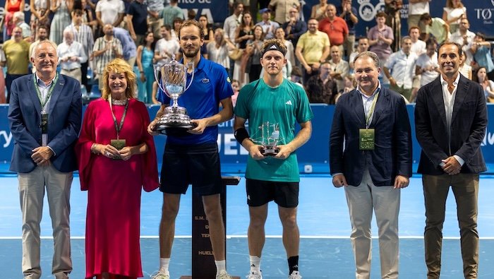 Medvedev y Bouzas vencen en el Centenario de la Copa del Rey de Tenis