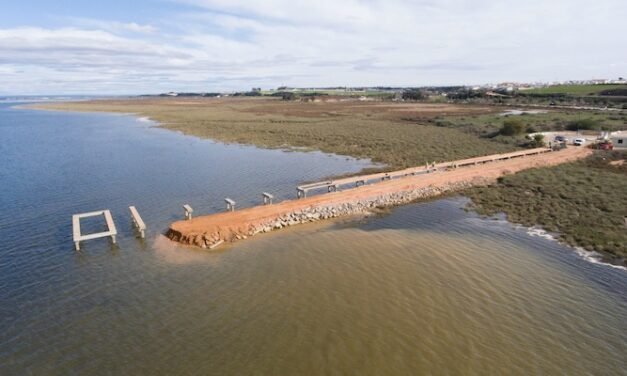 Hallan el cadáver de una mujer en el muelle de la Calzadilla de Palos