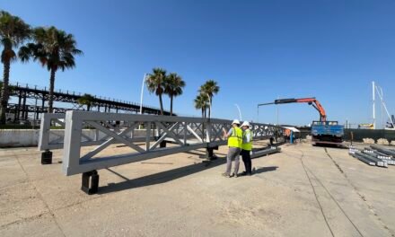 Llega a Huelva la estructura metálica que unirá el Muelle de la compañía Río Tinto