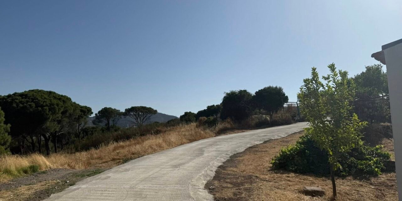 Finalizado el hormigonado de la calle Vázquez Díaz de La Dehesa