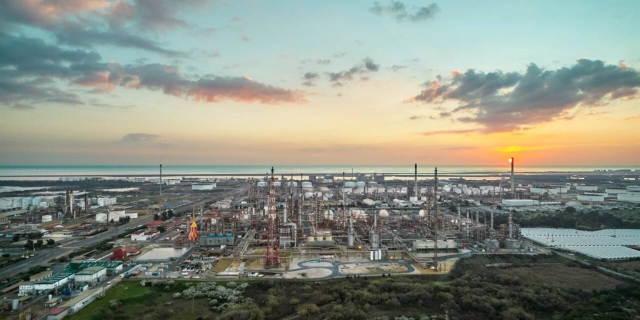 Moeve y Exolum ponen en marcha el nuevo poliducto del Puerto de Huelva