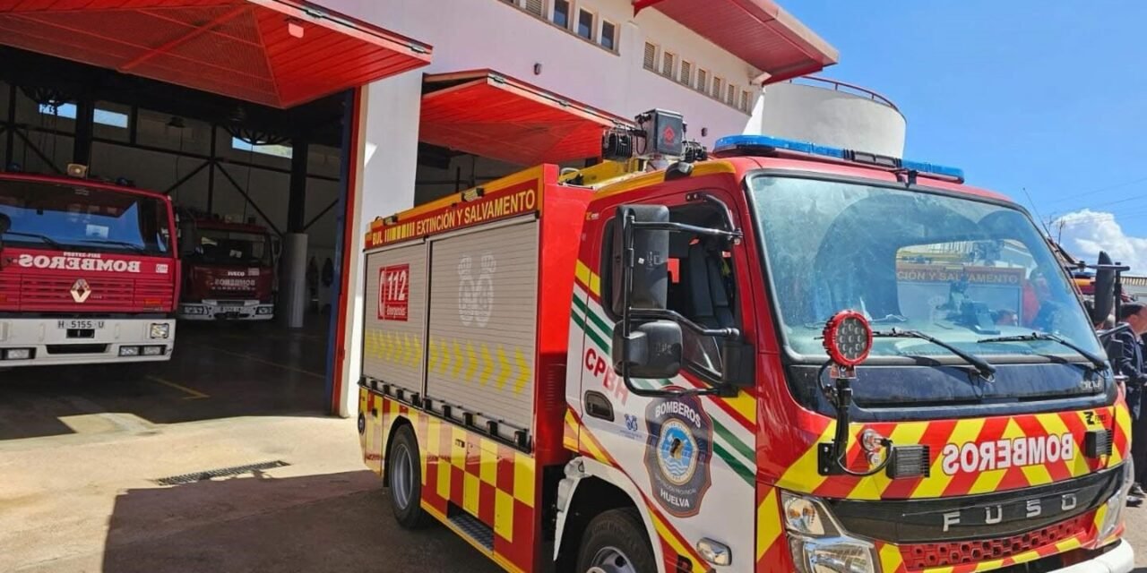 Un incendio calcina una decena de chabolas en Lepe