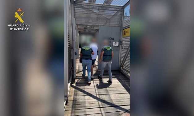 Detienen a una persona por estafar casi 8.000 euros a empresas cárnicas en la sierra de Huelva