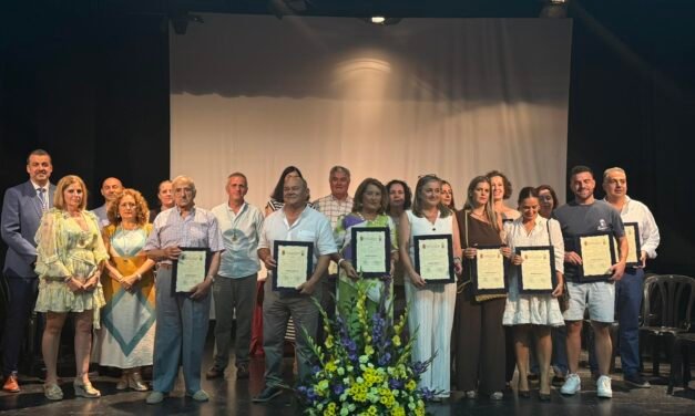 El Campillo rinde homenaje a sus empresas locales y a la Escuela de Fútbol ‘Fermín López Marín’