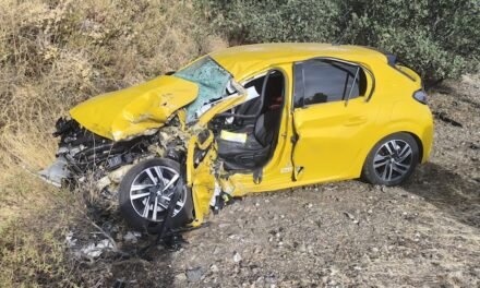 Cuatro heridos en un choque entre un camión y un turismo en Zalamea