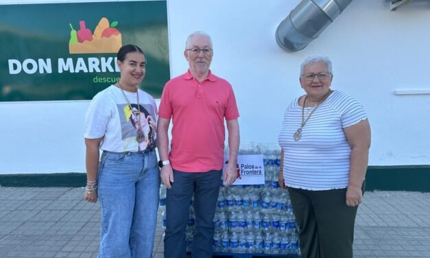 La CR Palos entrega 1.200 botellas de agua para la peregrinación de la Virgen de los Milagros por la Magna