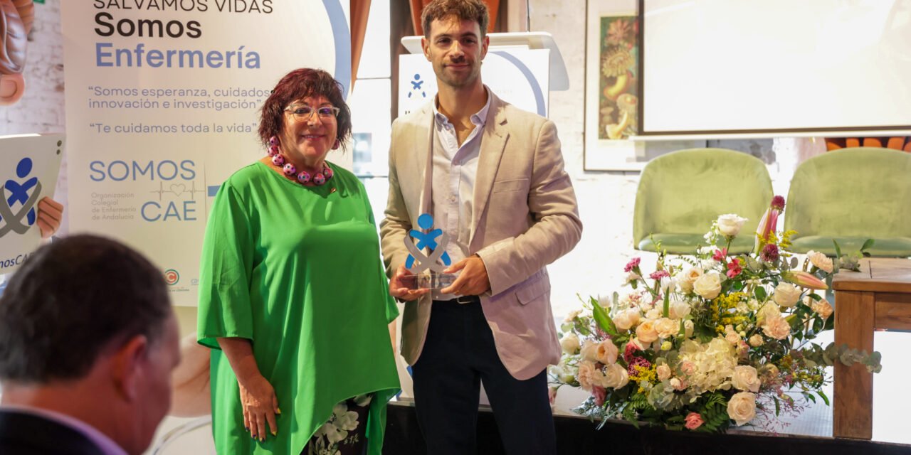 Alberto Ruiz gana el Premio de Periodismo en Enfermería