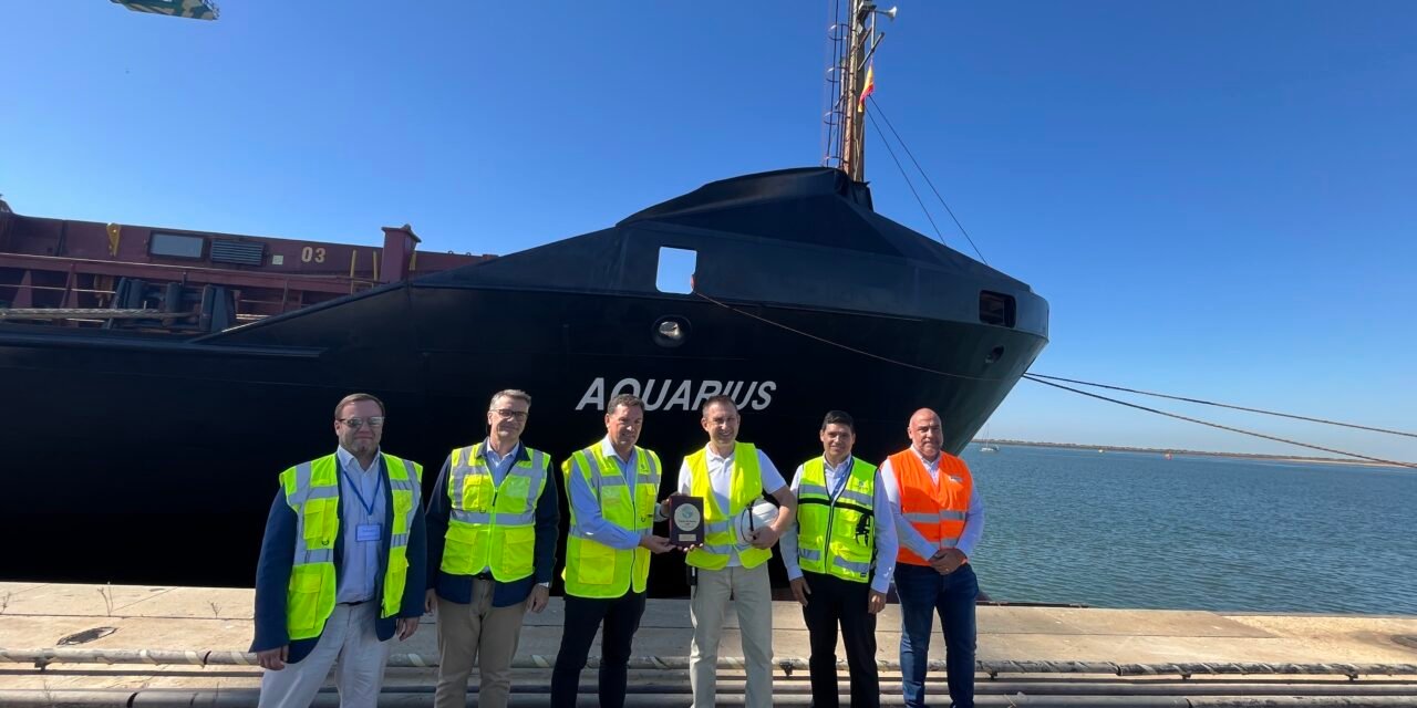 La línea Huelva-Canarias incrementa sus salidas semanales en contenedor