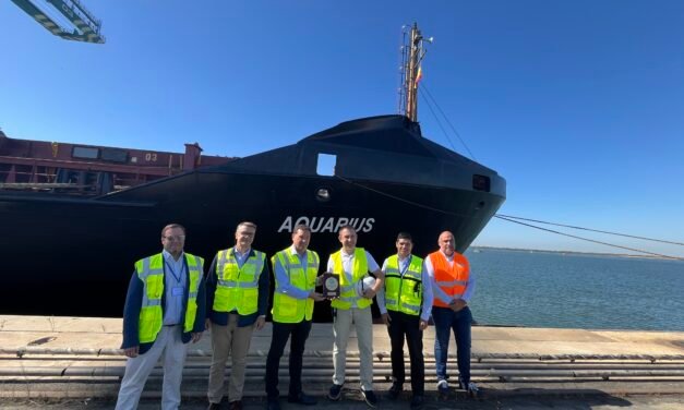 La línea Huelva-Canarias incrementa sus salidas semanales en contenedor