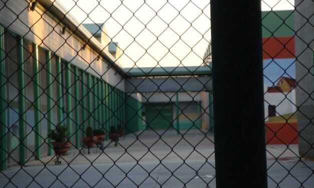 Un preso agrede a tres funcionarios de la prisión de Huelva y envía a uno al hospital