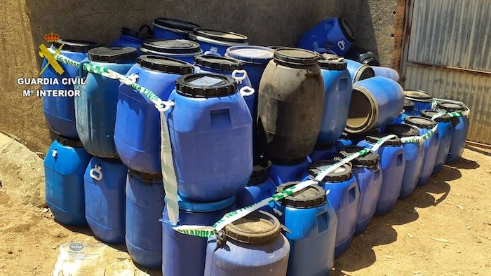 Clausuran un nave con 2.000 litros de aceite usado en Niebla