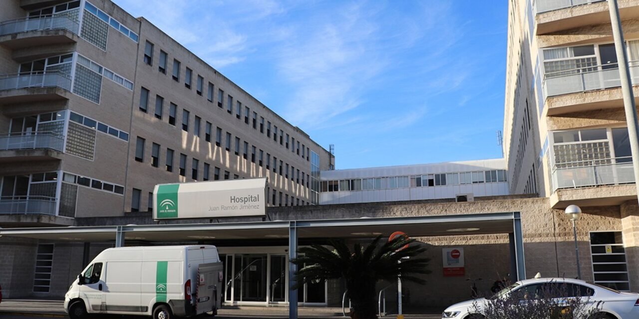 Herido grave un trabajador al explotarle un cohete en las fiestas de Niebla