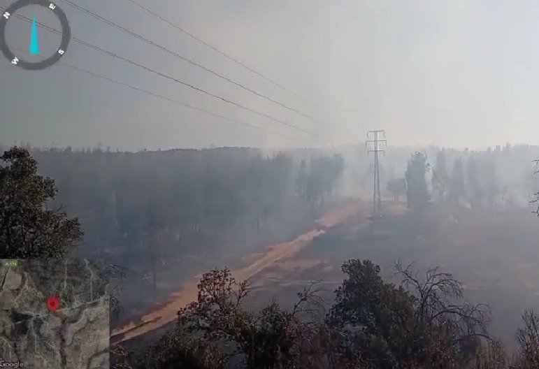 El Infoca lucha contra un incendio en Zalamea