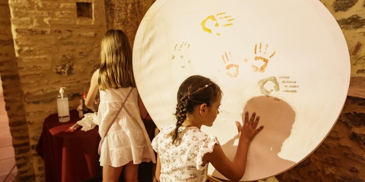 ‘Lienzos DANAdos’ conciencian sobre el cambio climático desde La Nava