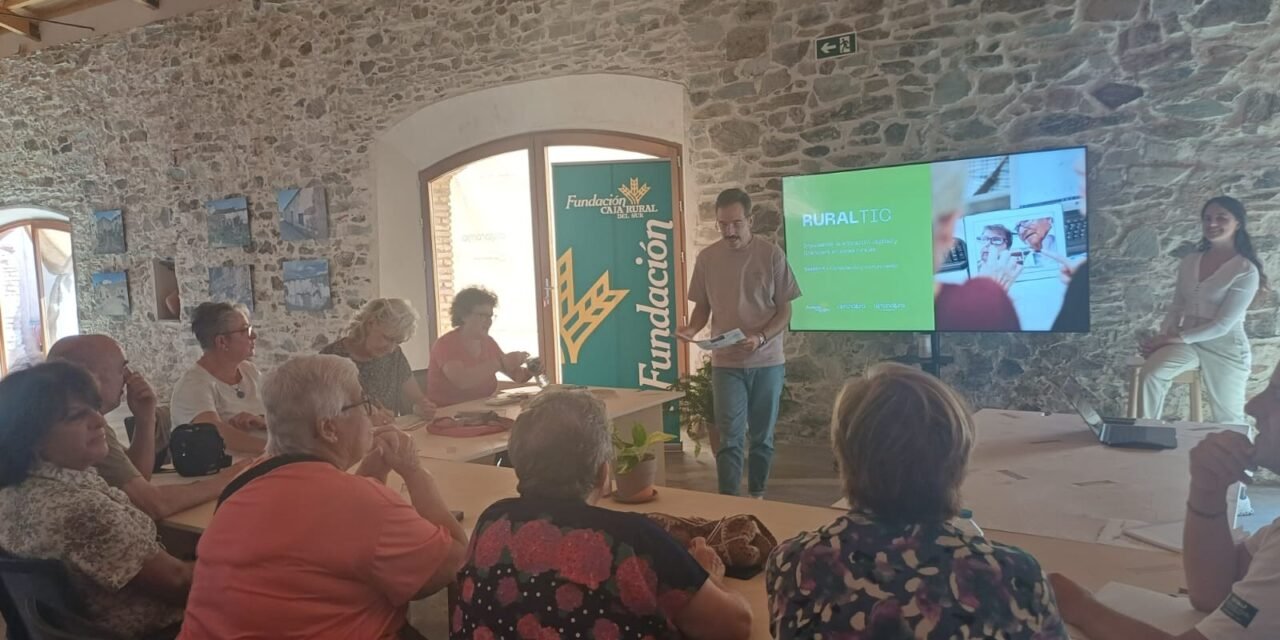 Fundación Caja Rural reducirá la brecha digital y financiera con el programa RuralTIC