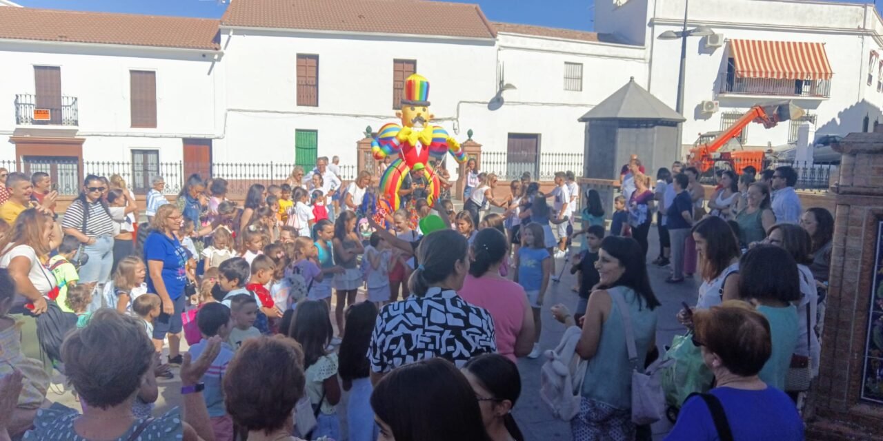 La vuelta al cole más alegre y divertida se produce en Cumbres Mayores