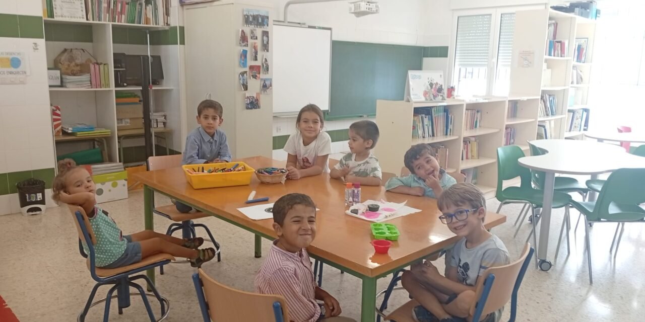 Los escolares de Berrocal producen velas aromáticas a beneficio de AFA El Campillo