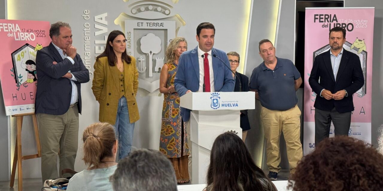 La cultura toma la Plaza de las Monjas con la feria del libro decana de Andalucía