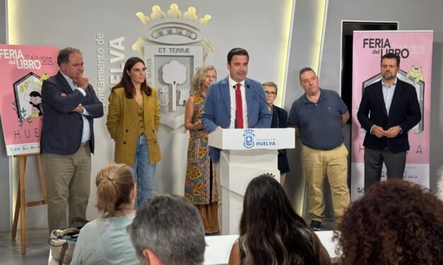 La cultura toma la Plaza de las Monjas con la feria del libro decana de Andalucía