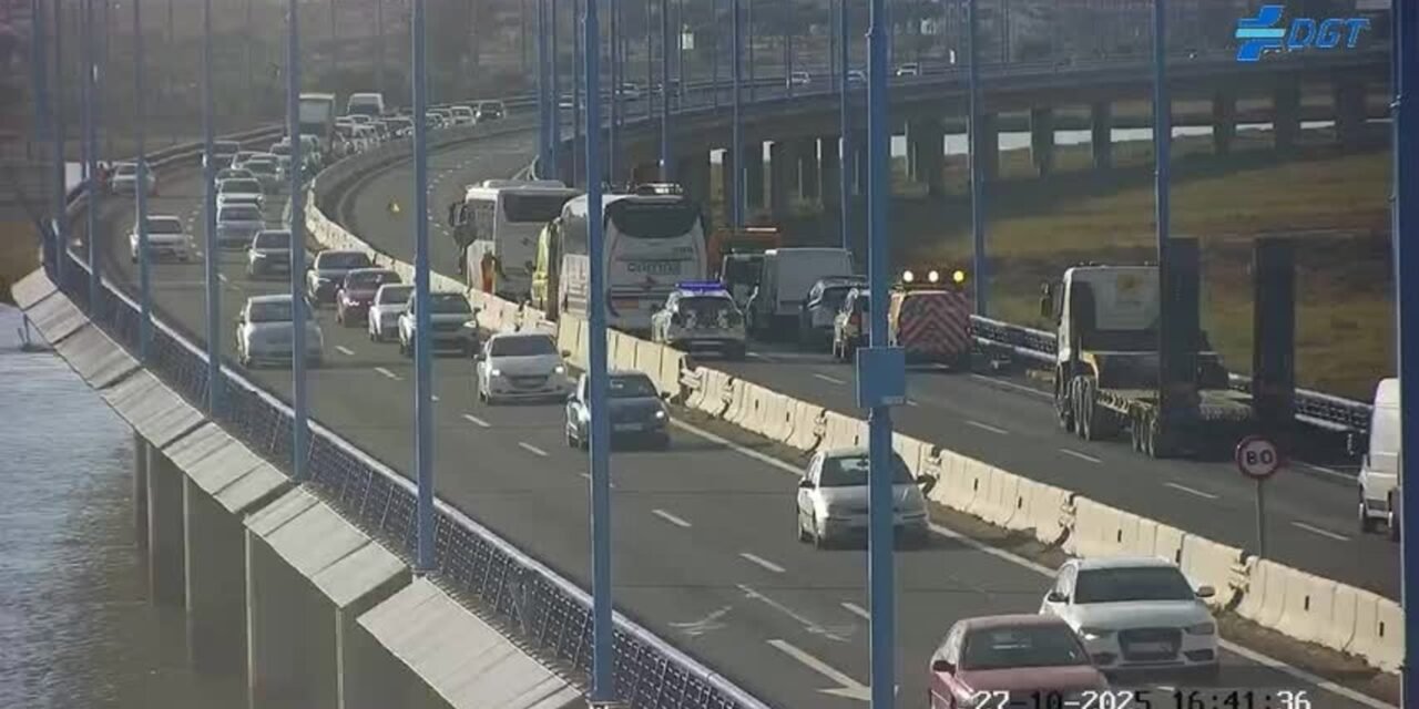 Heridas siete personas en un accidente entre un coche y un autobús