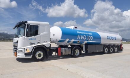 Moeve se convierte en pionera en suministro a aeropuertos con diésel renobable producido en Palos