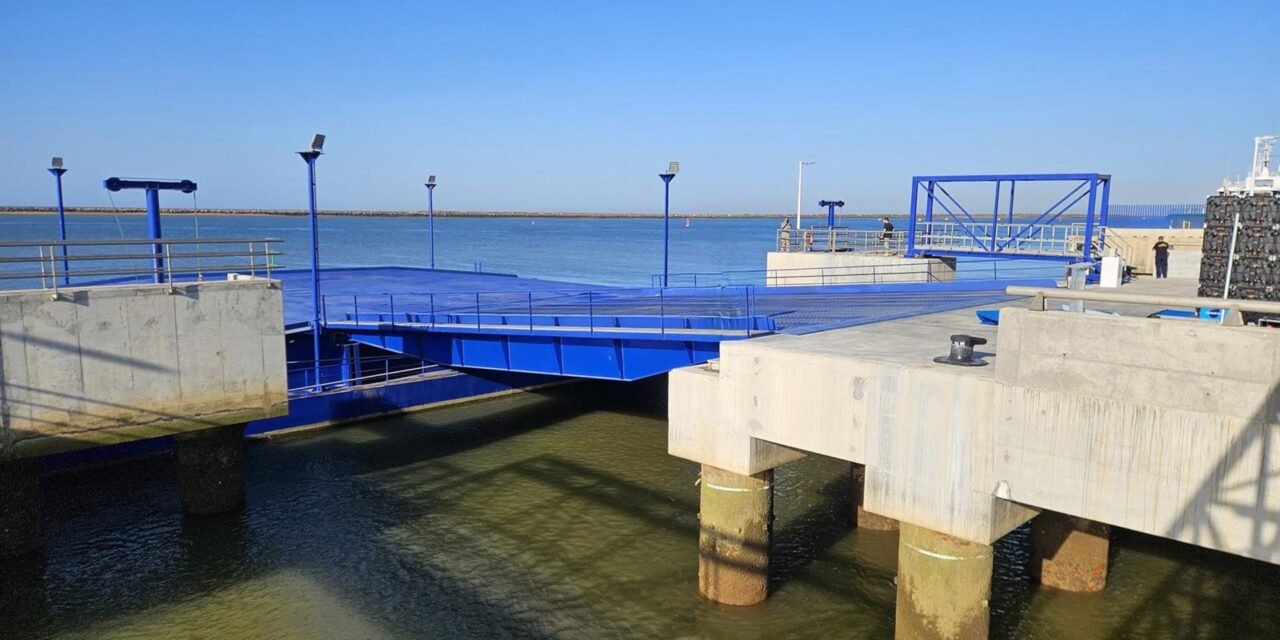 El Puerto inaugura una nueva doble rampa ro-ro en el Muelle Sur