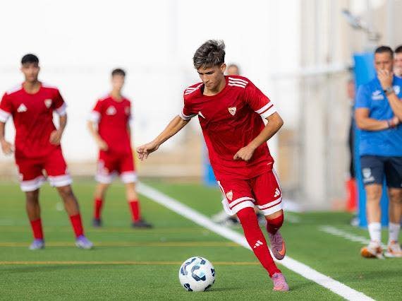 El nervense Raúl Martínez se incorpora al Sevilla FC
