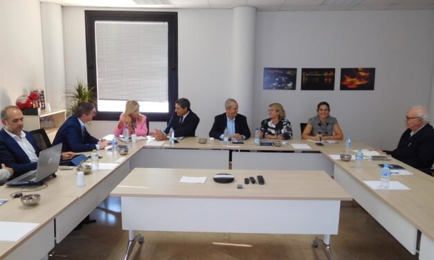 Aiqbe analiza su papel como «motor económico» de Huelva con una delegación del Gobierno central