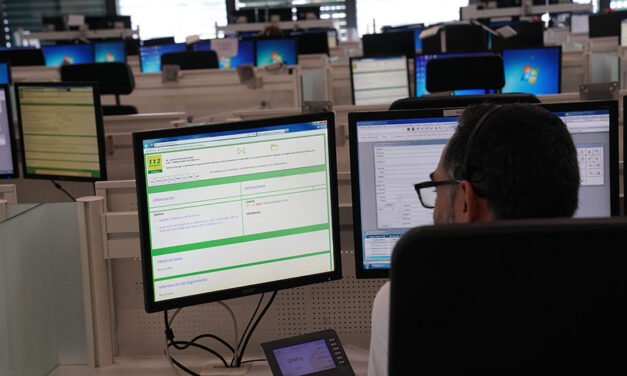 Dos heridos en el incendio de una embarcación en Punta Umbría