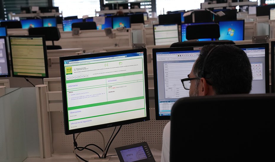 Dos heridos en el incendio de una embarcación en Punta Umbría