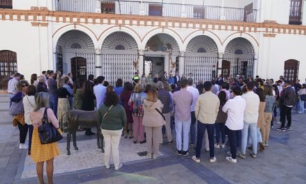 Moguer muestra su repulsa contra el asesinato machista