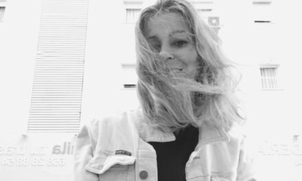 Paloma Delgado presenta su nuevo poemario en la Sala 1900