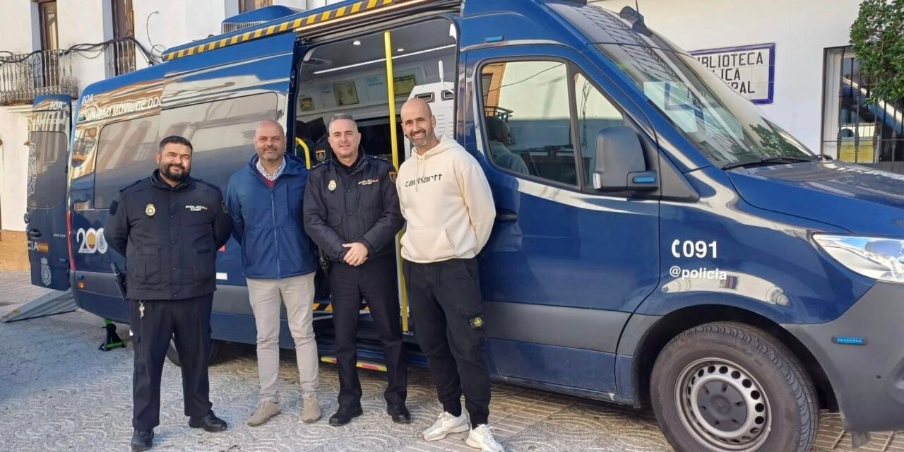 El Vehículo Integral de Documentación de la Policía Nacional llega a Zalamea