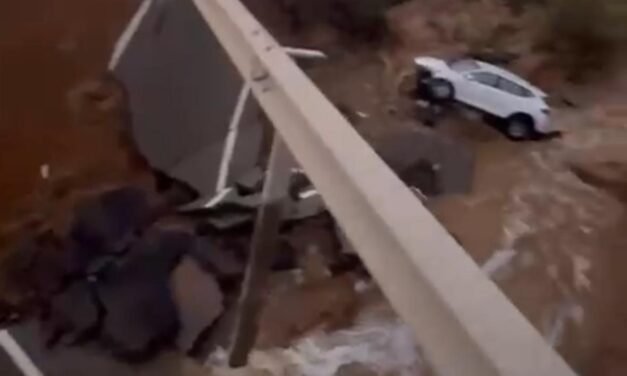 Una riada destroza la A-476 entre Nerva y El Castillo de las Guardas