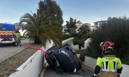Heridas tres personas tras precipitarse un vehículo hacia la rampa de un parking en Punta del Moral