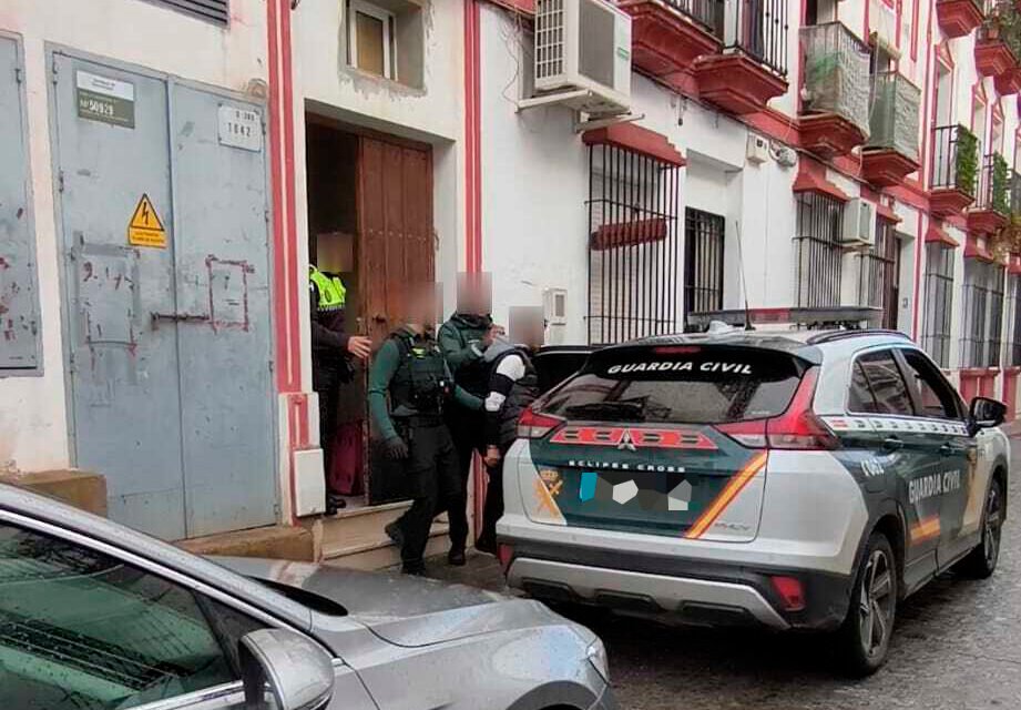 Detienen al presunto autor de múltiples robos en vehículos en Moguer