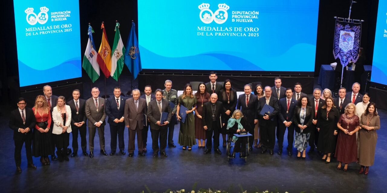 Toscano defiende lo público en la entrega de las Medallas de la Provincia