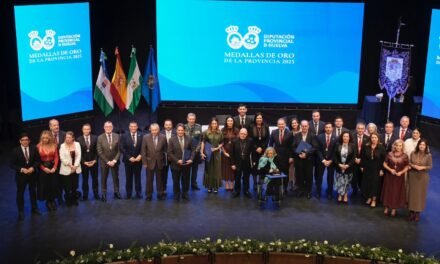 Toscano defiende lo público en la entrega de las Medallas de la Provincia