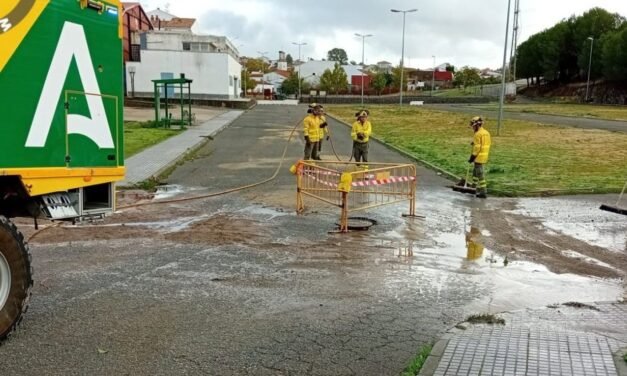 El Infoca moviliza efectivos en Nerva para paliar las incidencias de la borrasca ‘Claudia’