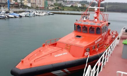 Evacuadas tres personas del pantalán de Marina del Odiel tras sufrir daños por el temporal