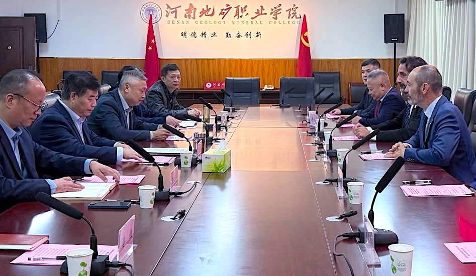 La UHU abre un frente estratégico en China